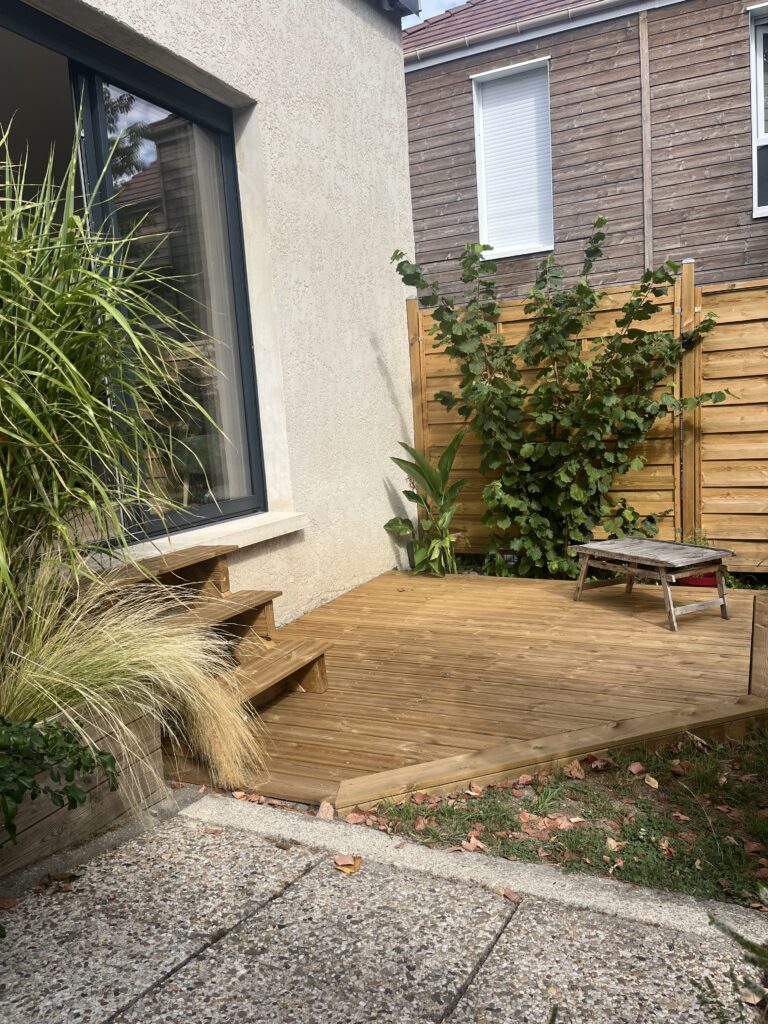 Philosophie Terrasse extérieure du cabinet de Laurent Le Priellec à Sotteville-lès-Rouen