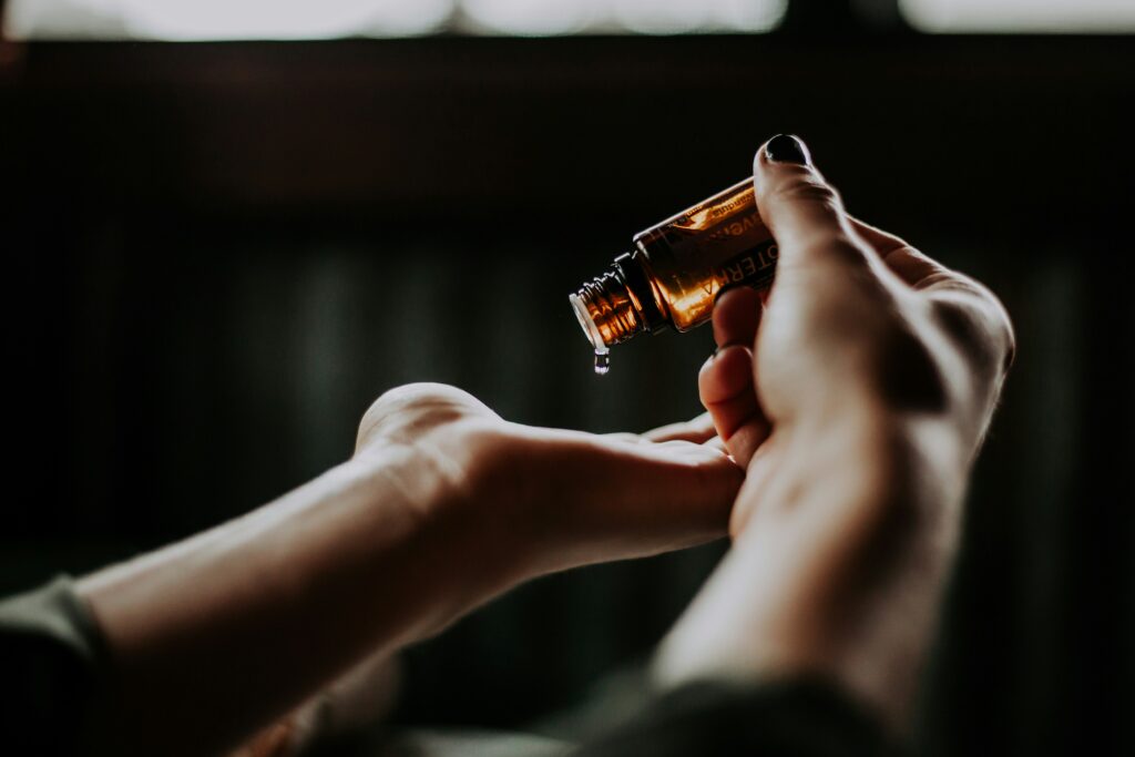 Préparation d’une huile pour une séance de massage bien-être